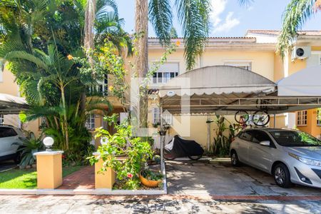 Casa de condomínio à venda com 132m², 2 quartos e 1 vagaEntrada