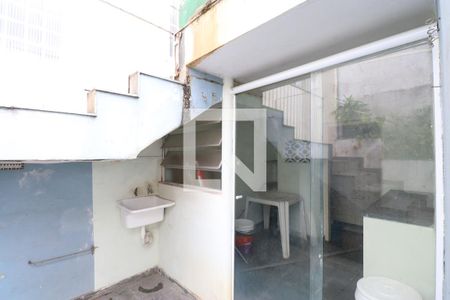 Casa à venda com 216m², 2 quartos e 2 vagasÁrea de Serviço \ Banheiro de Serviço