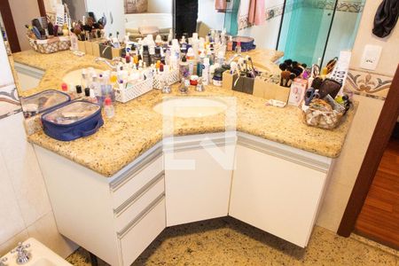 Casa de condomínio à venda com 480m², 3 quartos e 1 vagaBanheiro Quarto 1