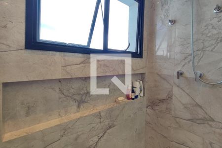 Casa de condomínio à venda com 290m², 3 quartos e 4 vagas Casa de condomínio à venda com 290m², 3 quartos e 4 vagasBanheiro Suíte 2