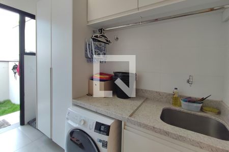 Casa de condomínio à venda com 290m², 3 quartos e 4 vagas Casa de condomínio à venda com 290m², 3 quartos e 4 vagasÁrea de Serviço