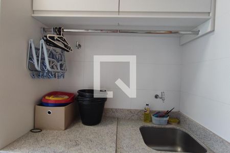 Casa de condomínio à venda com 290m², 3 quartos e 4 vagas Casa de condomínio à venda com 290m², 3 quartos e 4 vagasÁrea de Serviço