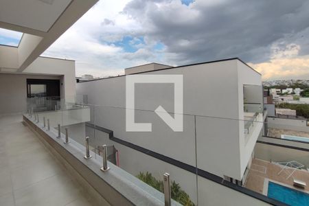 Casa de condomínio à venda com 290m², 3 quartos e 4 vagas Casa de condomínio à venda com 290m², 3 quartos e 4 vagasVaranda Suíte 2