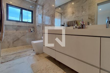 Casa de condomínio à venda com 290m², 3 quartos e 4 vagas Casa de condomínio à venda com 290m², 3 quartos e 4 vagasBanheiro Suíte 2