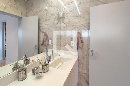 Casa de condomínio à venda com 290m², 3 quartos e 4 vagas Casa de condomínio à venda com 290m², 3 quartos e 4 vagasBanheiro Suíte 2