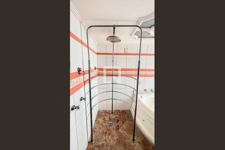 Apartamento à venda com 129m², 2 quartos e 2 vagas Apartamento à venda com 129m², 2 quartos e 2 vagasBanheiro da Suíte