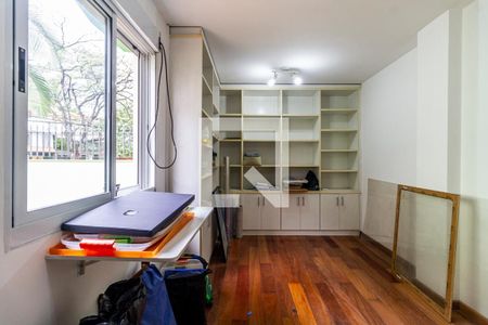 Casa à venda com 200m², 3 quartos e 4 vagas Casa à venda com 200m², 3 quartos e 4 vagasÁrea de Serviço - Quarto de Serviço