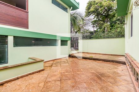 Casa à venda com 200m², 3 quartos e 4 vagas Casa à venda com 200m², 3 quartos e 4 vagasQuintal