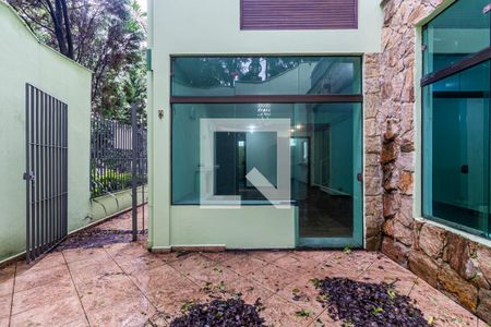 Casa à venda com 200m², 3 quartos e 4 vagas Casa à venda com 200m², 3 quartos e 4 vagasQuintal