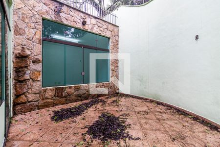 Casa à venda com 200m², 3 quartos e 4 vagas Casa à venda com 200m², 3 quartos e 4 vagasQuintal