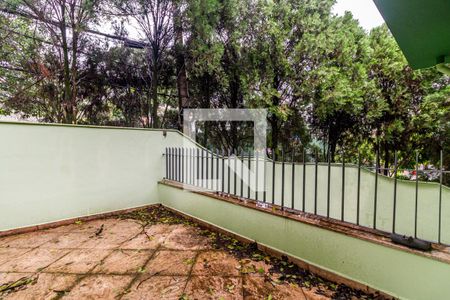 Casa à venda com 200m², 3 quartos e 4 vagas Casa à venda com 200m², 3 quartos e 4 vagasVaranda - Quarto 1