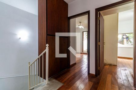 Casa à venda com 200m², 3 quartos e 4 vagas Casa à venda com 200m², 3 quartos e 4 vagasCorredor