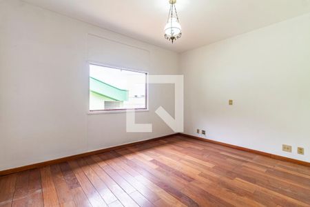 Casa à venda com 200m², 3 quartos e 4 vagas Casa à venda com 200m², 3 quartos e 4 vagasSuíte