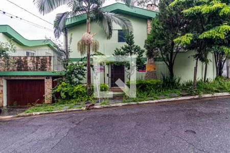 Casa à venda com 200m², 3 quartos e 4 vagas Casa à venda com 200m², 3 quartos e 4 vagasFachada