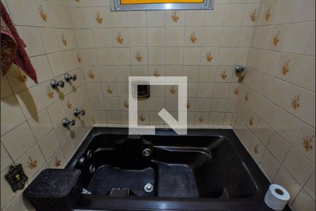 Casa à venda com 165m², 3 quartos e 2 vagasBanheiro Social