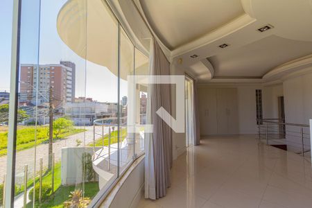 Casa à venda com 360m², 3 quartos e 3 vagas Casa à venda com 360m², 3 quartos e 3 vagasEscritório
