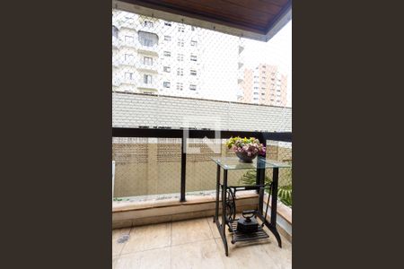 Apartamento à venda com 246m², 3 quartos e 4 vagas Apartamento à venda com 246m², 3 quartos e 4 vagasSala de TV varanda