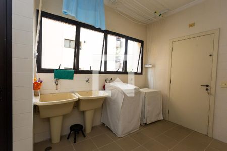 Apartamento à venda com 246m², 3 quartos e 4 vagas Apartamento à venda com 246m², 3 quartos e 4 vagasÁrea de Serviço