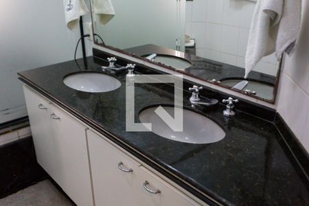 Apartamento à venda com 246m², 3 quartos e 4 vagas Apartamento à venda com 246m², 3 quartos e 4 vagasBanheiro da Suíte 3
