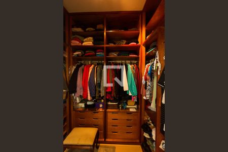 Apartamento à venda com 246m², 3 quartos e 4 vagas Apartamento à venda com 246m², 3 quartos e 4 vagasCloset da suíte 3