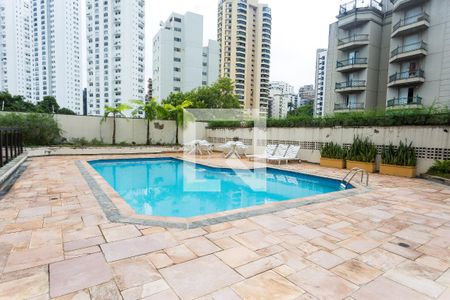 Apartamento à venda com 246m², 3 quartos e 4 vagas Apartamento à venda com 246m², 3 quartos e 4 vagasÁrea comum - Piscina