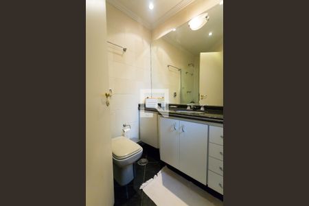 Apartamento à venda com 246m², 3 quartos e 4 vagas Apartamento à venda com 246m², 3 quartos e 4 vagasBanheiro da Suíte 2