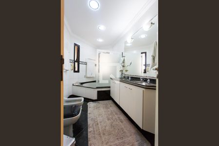 Apartamento à venda com 246m², 3 quartos e 4 vagas Apartamento à venda com 246m², 3 quartos e 4 vagasBanheiro da Suíte 3