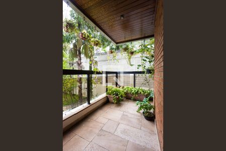 Apartamento à venda com 246m², 3 quartos e 4 vagas Apartamento à venda com 246m², 3 quartos e 4 vagassuíte 3 varanda