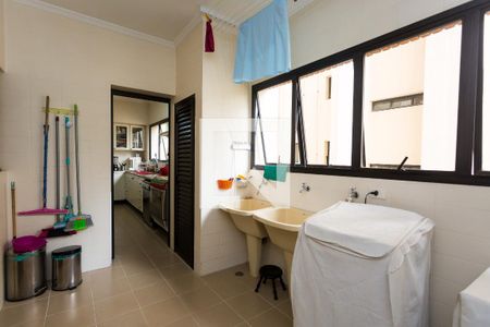 Apartamento à venda com 246m², 3 quartos e 4 vagas Apartamento à venda com 246m², 3 quartos e 4 vagasÁrea de Serviço