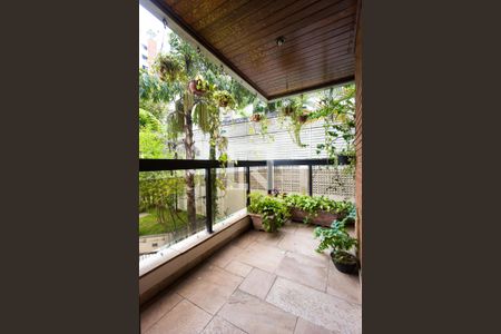 Apartamento à venda com 246m², 3 quartos e 4 vagas Apartamento à venda com 246m², 3 quartos e 4 vagasvaranda