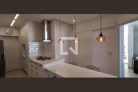 Casa à venda com 318m², 4 quartos e 4 vagas Casa à venda com 318m², 4 quartos e 4 vagasCozinha