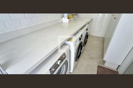 Casa à venda com 318m², 4 quartos e 4 vagas Casa à venda com 318m², 4 quartos e 4 vagasÁrea de Serviço