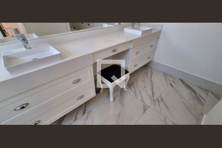 Casa à venda com 318m², 4 quartos e 4 vagas Casa à venda com 318m², 4 quartos e 4 vagasBanheiro Suíte 3