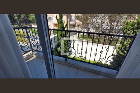 Casa à venda com 318m², 4 quartos e 4 vagas Casa à venda com 318m², 4 quartos e 4 vagasSacada