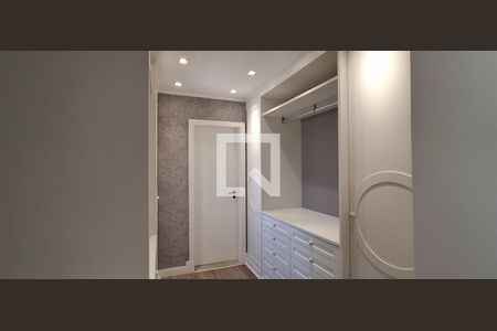 Casa à venda com 318m², 4 quartos e 4 vagas Casa à venda com 318m², 4 quartos e 4 vagasCloset