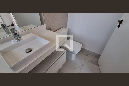 Casa à venda com 318m², 4 quartos e 4 vagas Casa à venda com 318m², 4 quartos e 4 vagasBanheiro Suíte 2