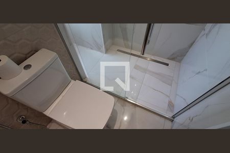 Casa à venda com 318m², 4 quartos e 4 vagas Casa à venda com 318m², 4 quartos e 4 vagasBanheiro Suíte Master