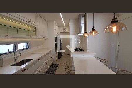 Casa à venda com 318m², 4 quartos e 4 vagas Casa à venda com 318m², 4 quartos e 4 vagasCozinha