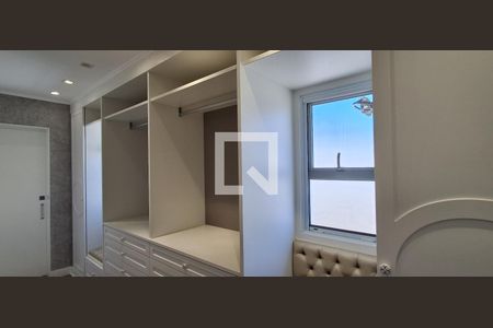 Casa à venda com 318m², 4 quartos e 4 vagas Casa à venda com 318m², 4 quartos e 4 vagasCloset