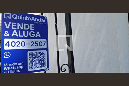 Casa à venda com 318m², 4 quartos e 4 vagas Casa à venda com 318m², 4 quartos e 4 vagasPlaquinha