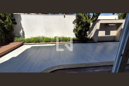 Casa à venda com 318m², 4 quartos e 4 vagas Casa à venda com 318m², 4 quartos e 4 vagasPiscina