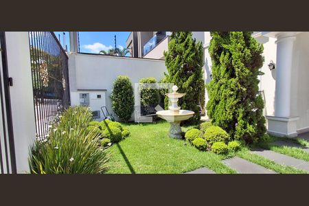 Casa à venda com 318m², 4 quartos e 4 vagas Casa à venda com 318m², 4 quartos e 4 vagasJardim