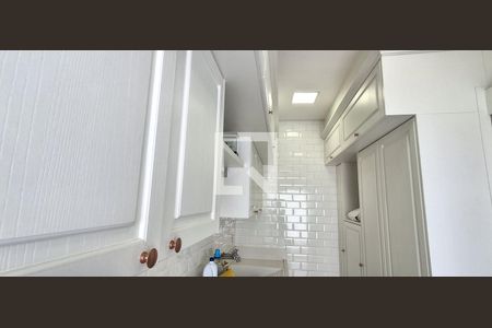 Casa à venda com 318m², 4 quartos e 4 vagas Casa à venda com 318m², 4 quartos e 4 vagasÁrea de Serviço