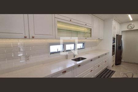 Casa à venda com 318m², 4 quartos e 4 vagas Casa à venda com 318m², 4 quartos e 4 vagasCozinha