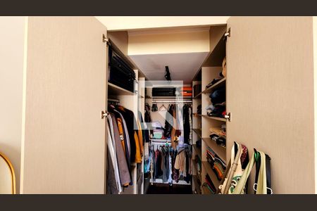 Apartamento à venda com 137m², 3 quartos e 1 vaga Apartamento à venda com 137m², 3 quartos e 1 vagaCloset da suíte