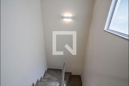 Casa à venda com 270m², 3 quartos e 4 vagasEscada