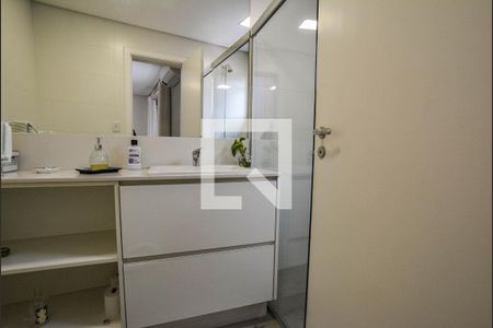 Casa à venda com 270m², 3 quartos e 4 vagasBanheiro da Suíte 1