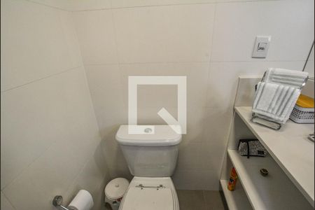 Casa à venda com 270m², 3 quartos e 4 vagasBanheiro da Suíte 1