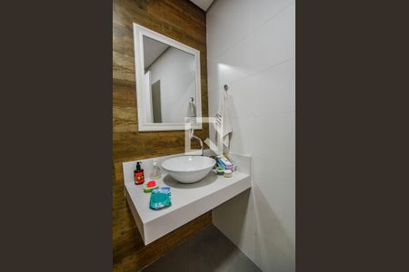 Casa à venda com 270m², 3 quartos e 4 vagasBanheiro de serviço