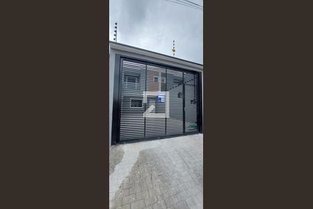 Casa à venda com 155m², 3 quartos e 4 vagas Casa à venda com 155m², 3 quartos e 4 vagasFachada